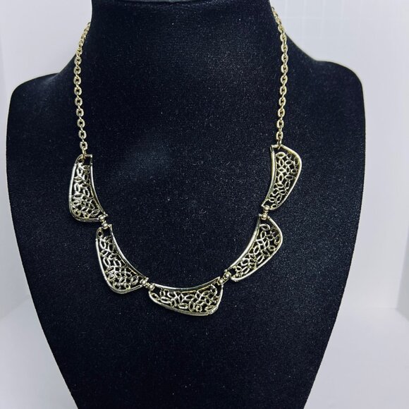 Vintage Gold Tone Filigree Statement Necklace & Clip On Earrings Set (5728) - Picture 3 of 8